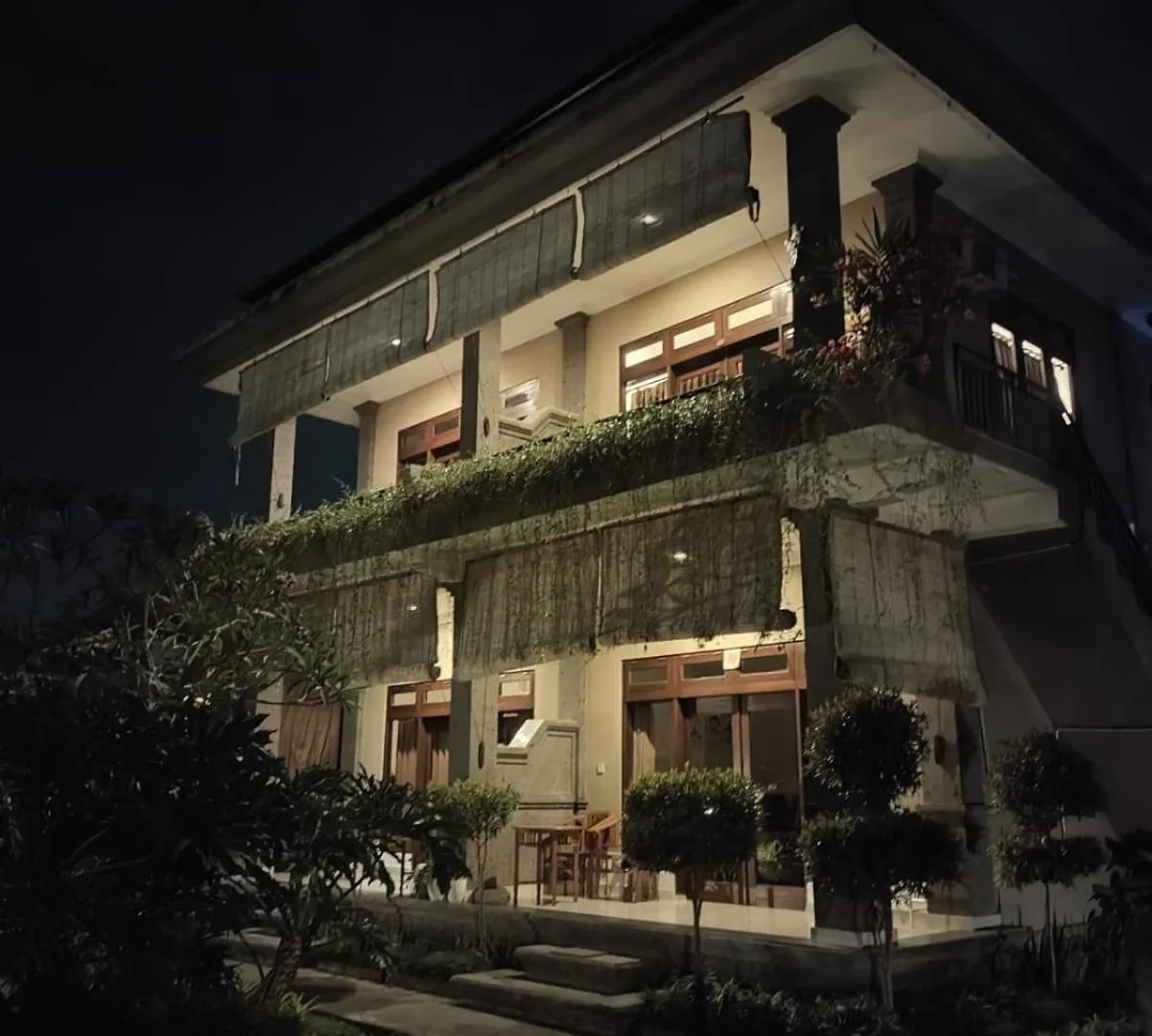 הקונטקטים של Putra Bisma Guesthouse